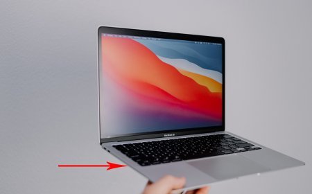 Where is the MacBook Air Microphone Located