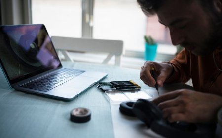 How to Fix Laptop Hinges: DIY Solutions