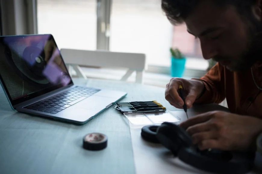 How to Fix Laptop Hinges: DIY Solutions