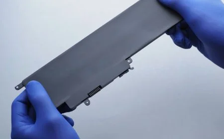 How to Take Out Laptop Battery: Step-by-Step Guide