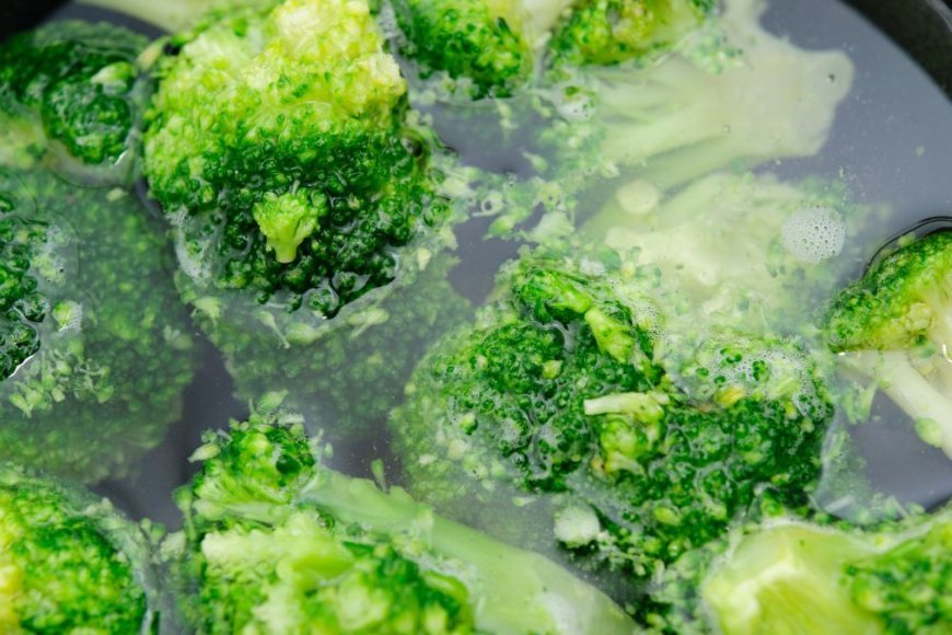 Achieve Perfectly Boiled Broccoli Every Time: Easy Timing Hacks - Tom's ...