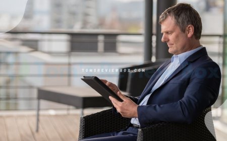 How Information Technology Brings Employees Closer to Upper Management: Enhancing Transparency and Accessibility