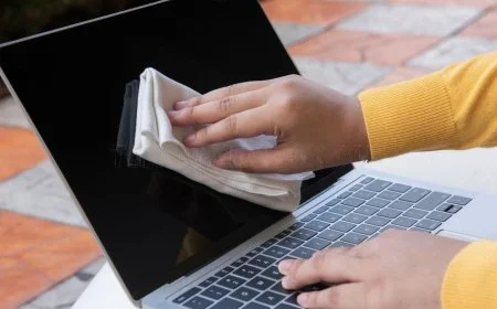 Best Guide: How to Clean a Lenovo Laptop Screen Without Damaging It